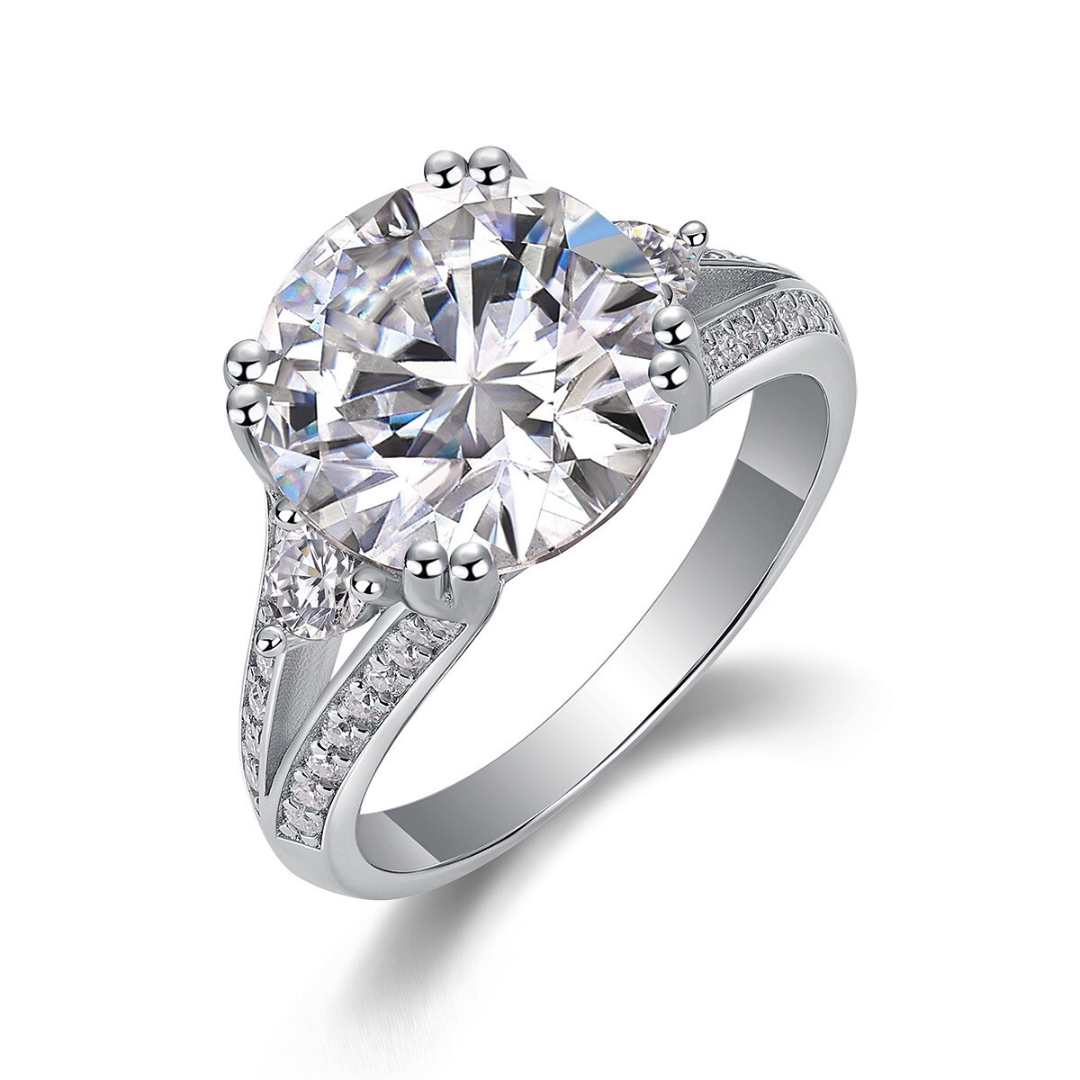 Round Cut Solitaire Moissanite Ring