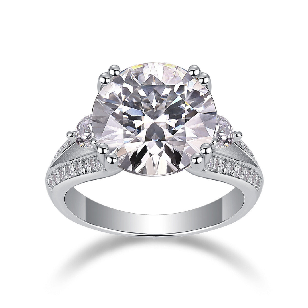 Round Cut Solitaire Moissanite Ring