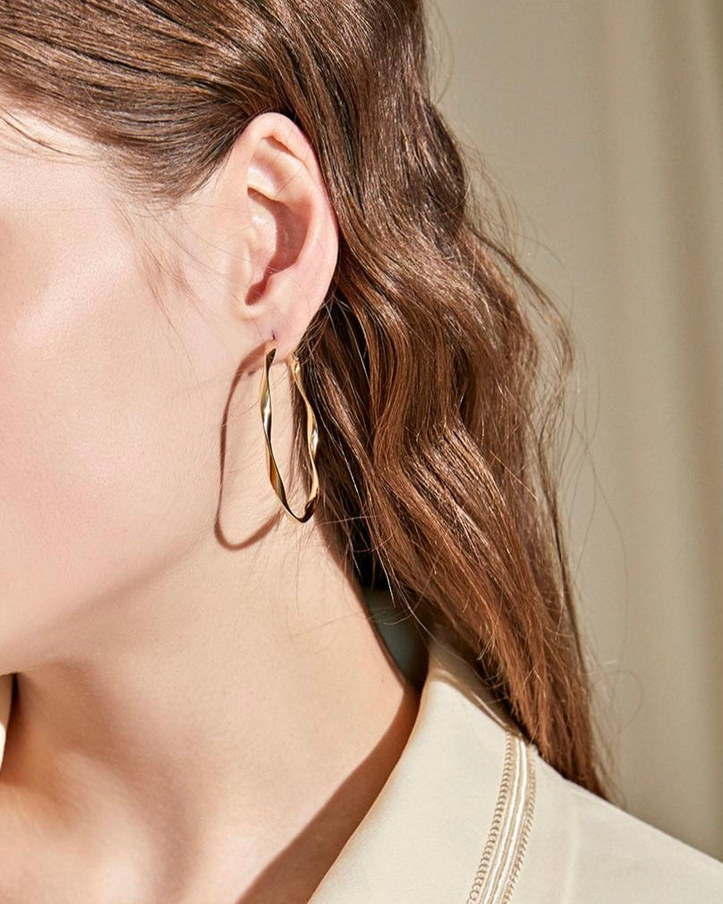 Twist Shine Hoop Earrings