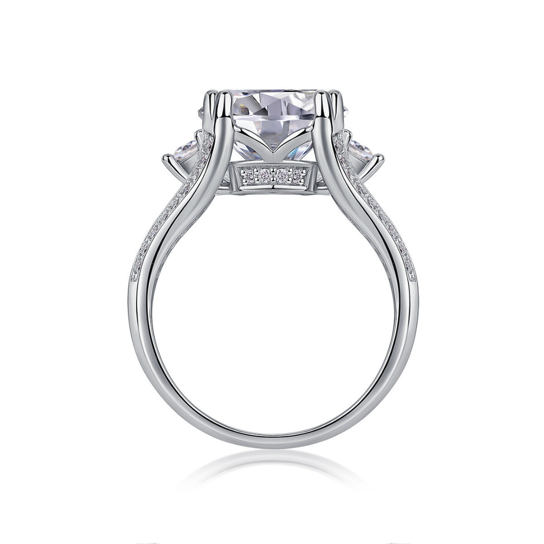 Round Cut Solitaire Moissanite Ring