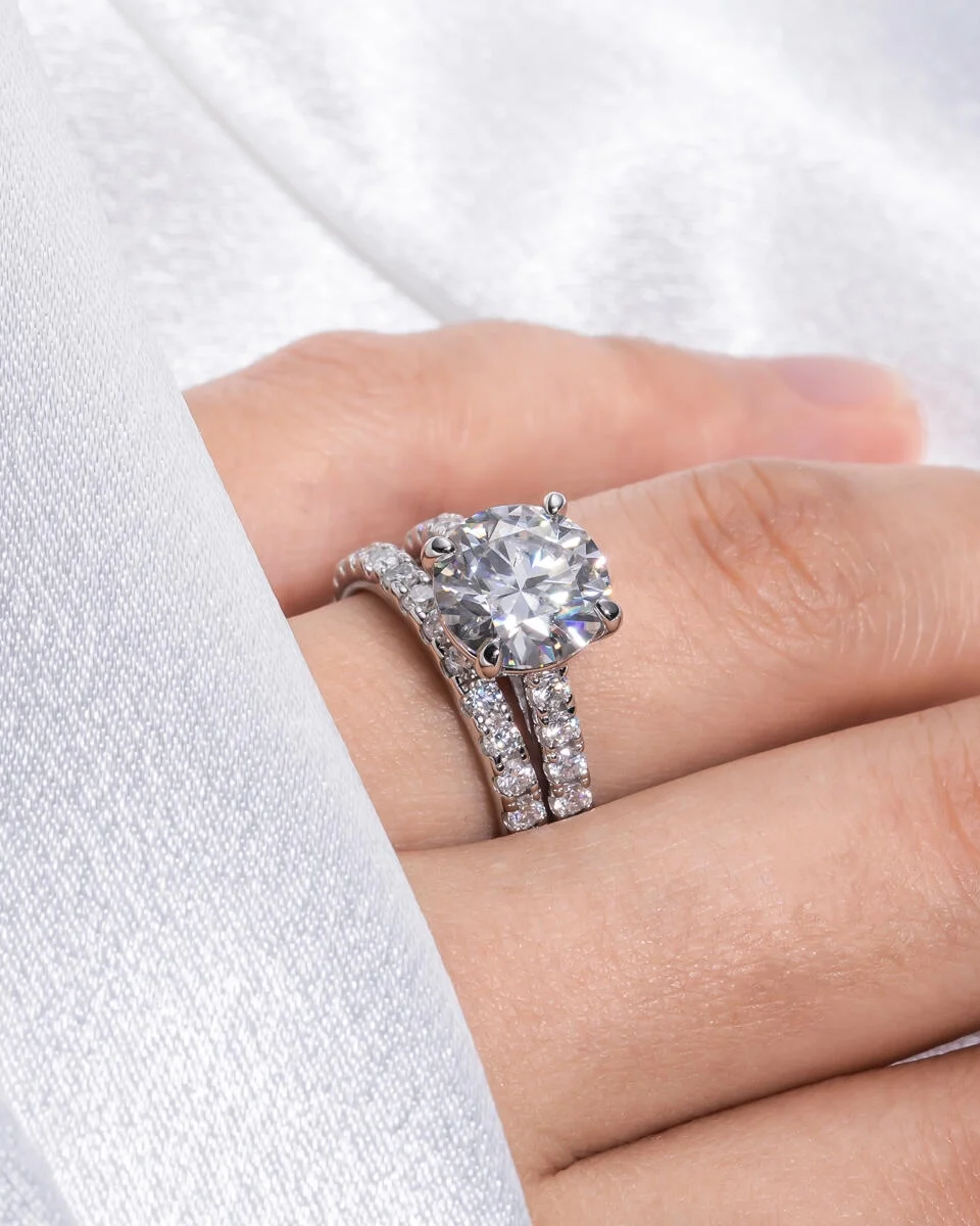 Round Brilliant Moissanite Bridal Ring Set