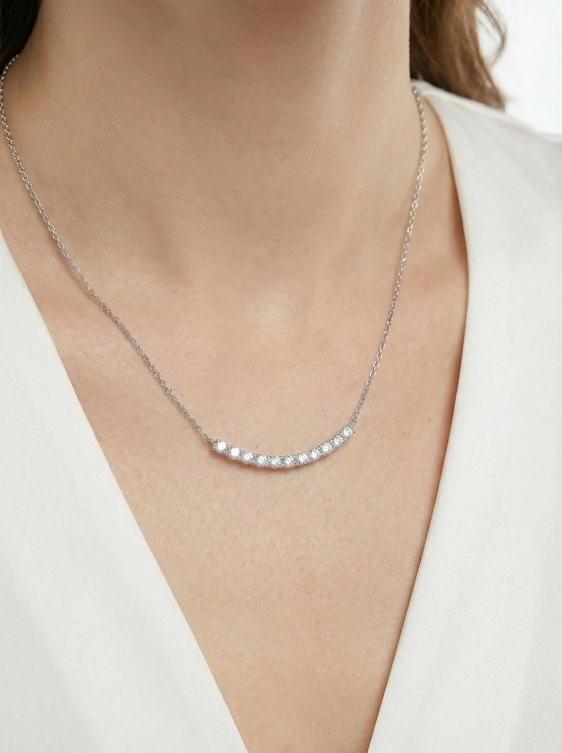 Pavé Moissanite Curve Necklace