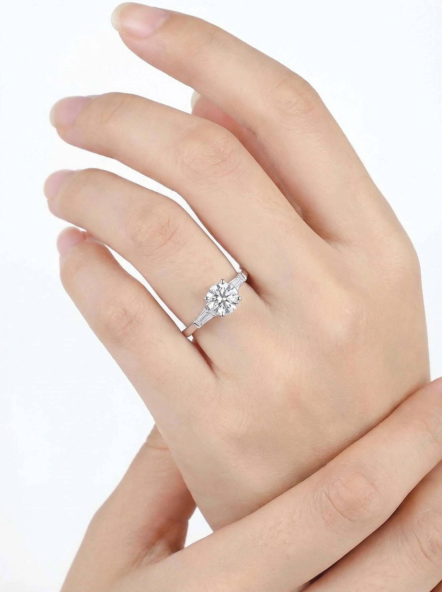 Round Brilliant Moissanite Ring