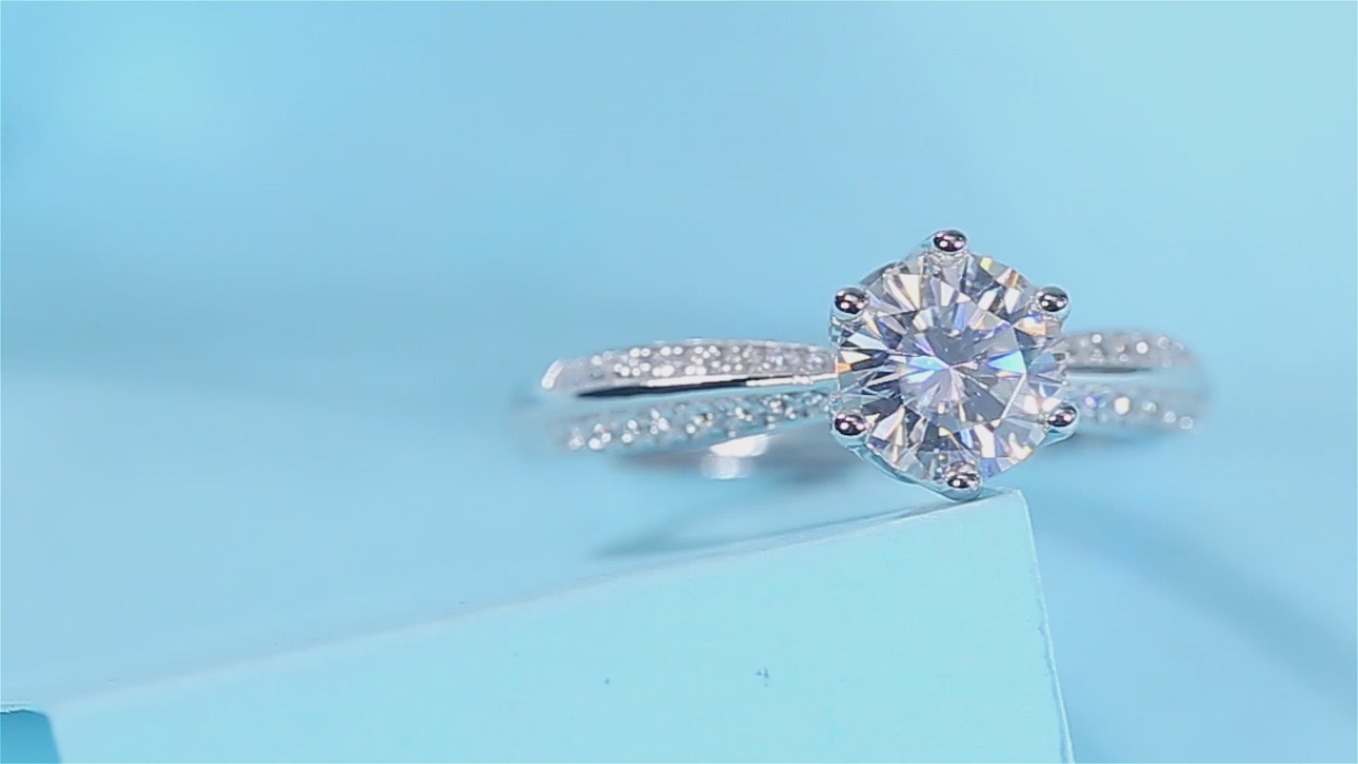 Classic Round Moissanite Engagement Ring