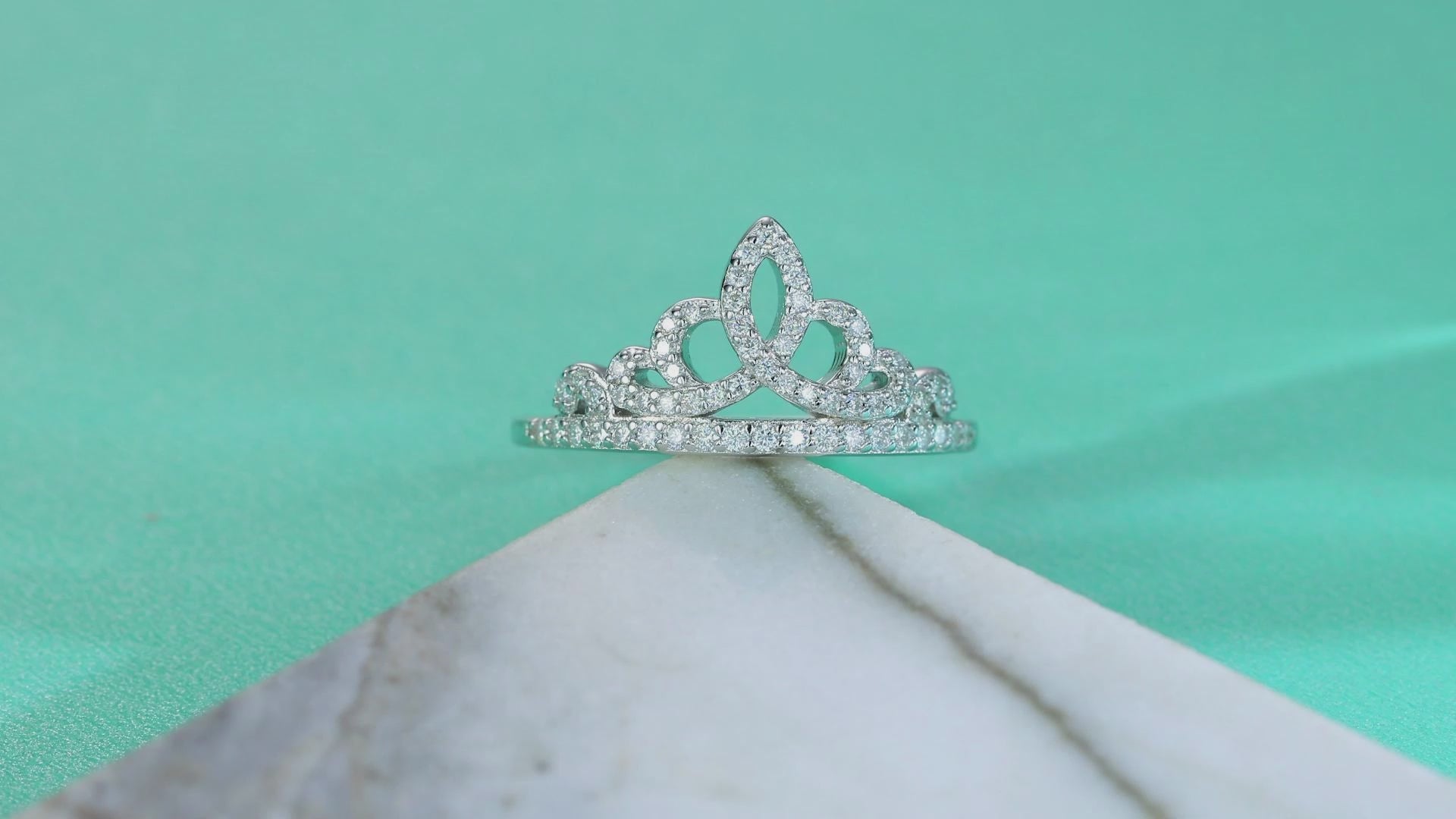 Crown Diamond Ring Luxury And Stylish Moissanite Silver Ring