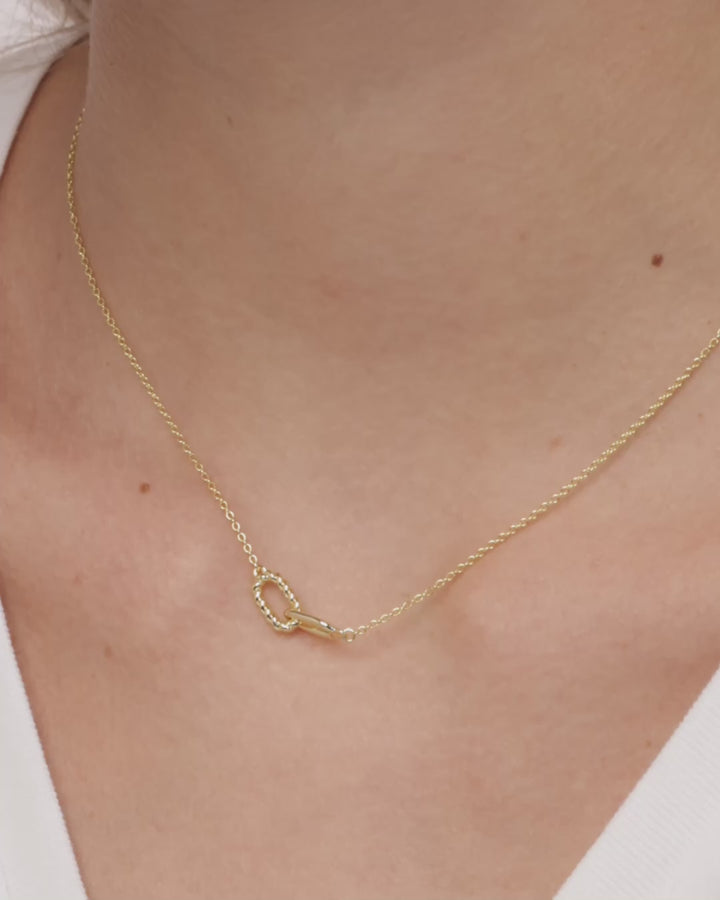 Interlock Twist Link Necklace