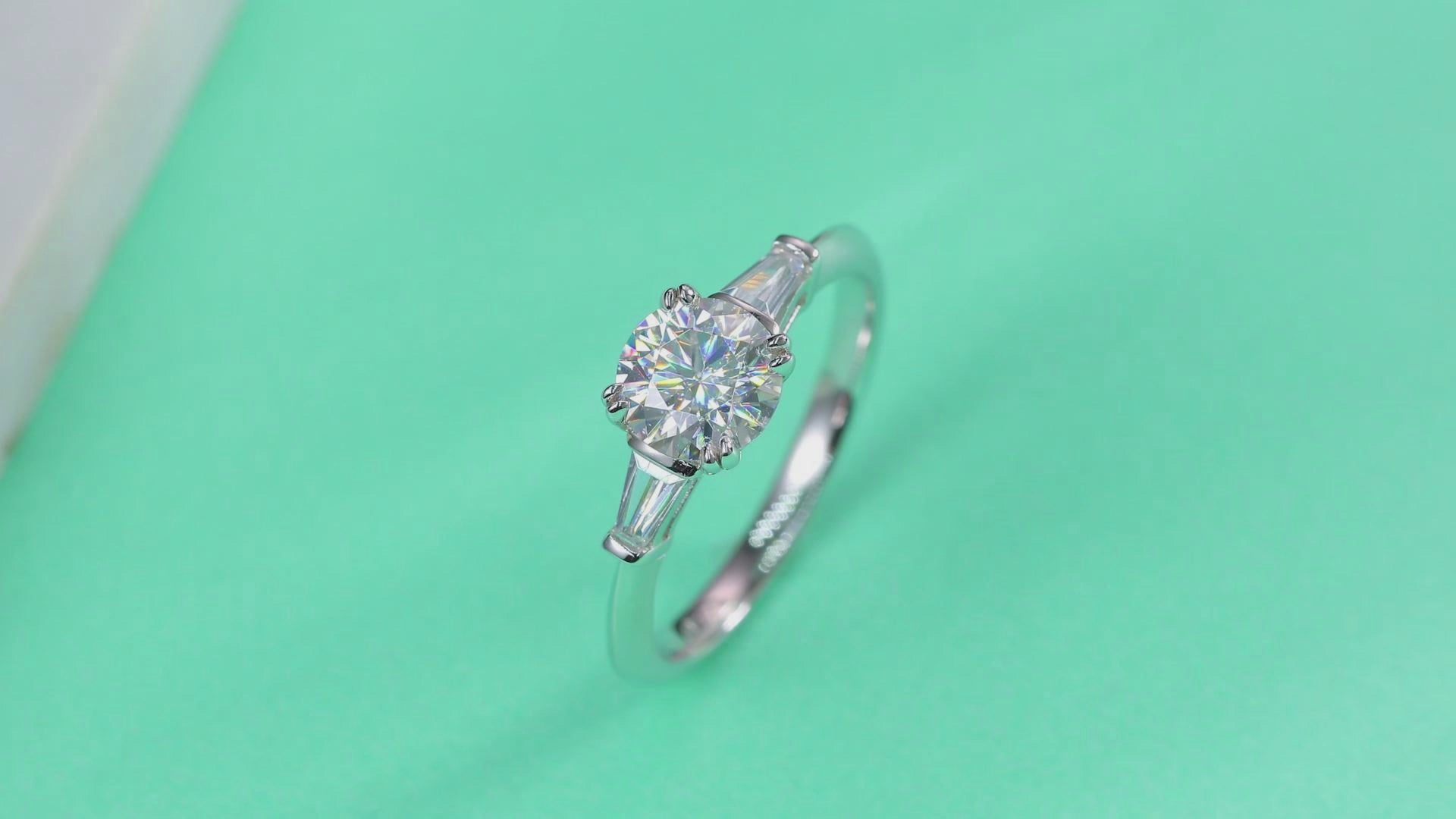 Round Brilliant Moissanite Ring